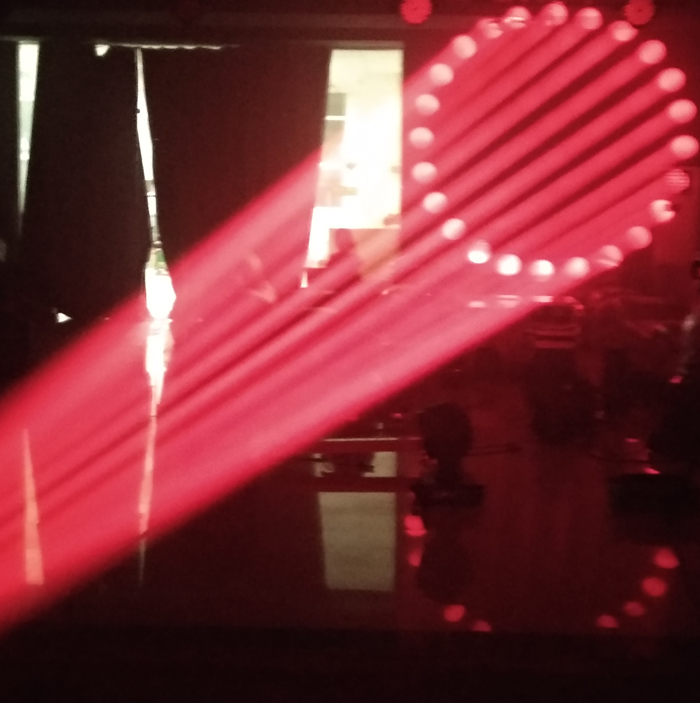 How the light beam is broken？