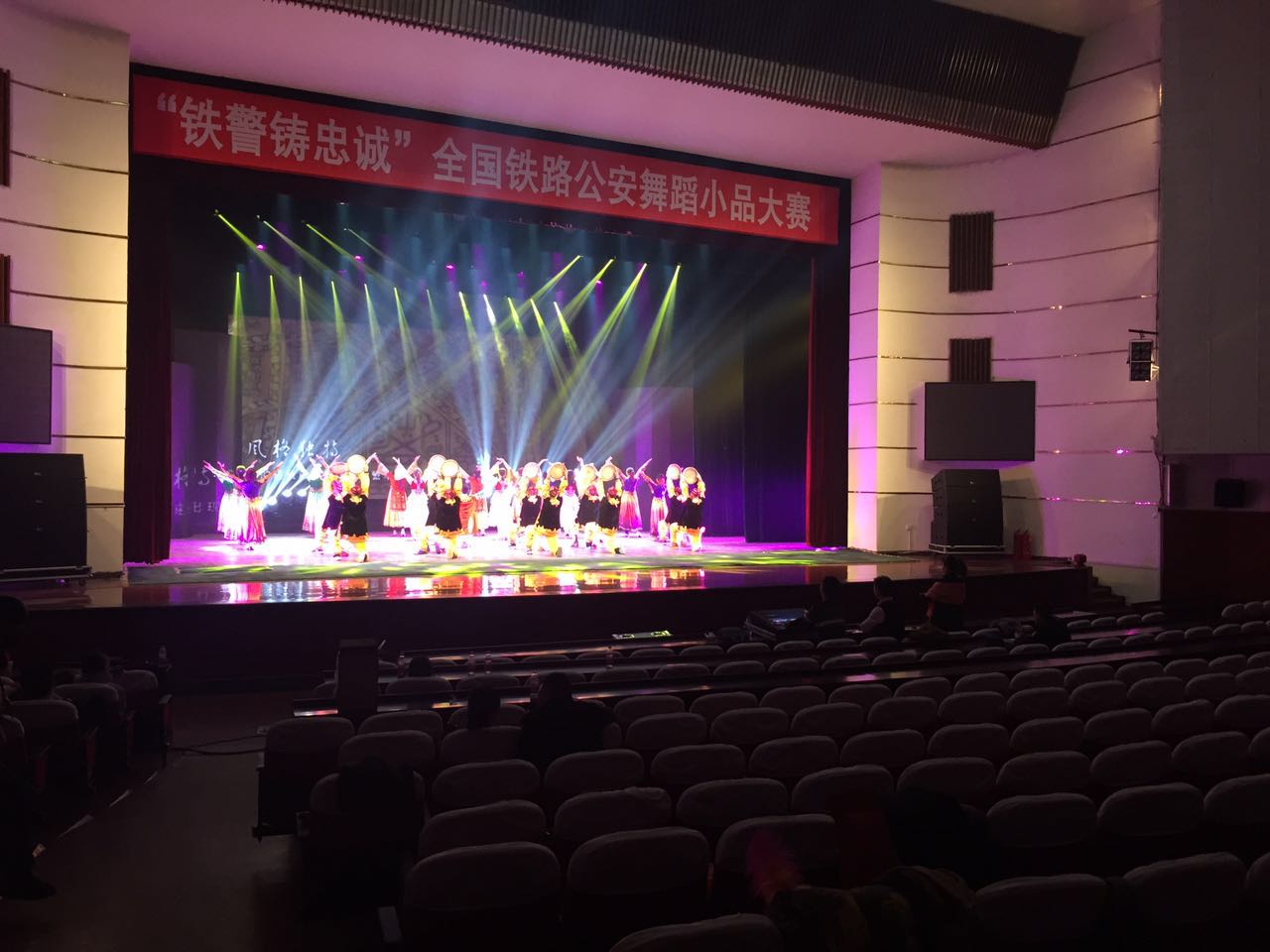 思成燈光賀西安大型鐵警燈光年會(huì)效果圖