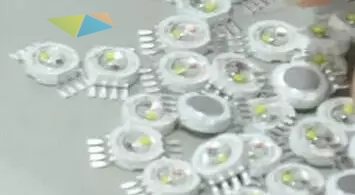 分析舞臺燈光質量優略 產品差異效果圖