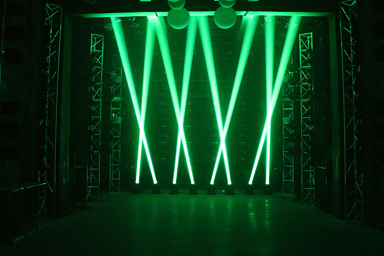 光束燈和搖頭燈的實(shí)際應(yīng)用?效果圖