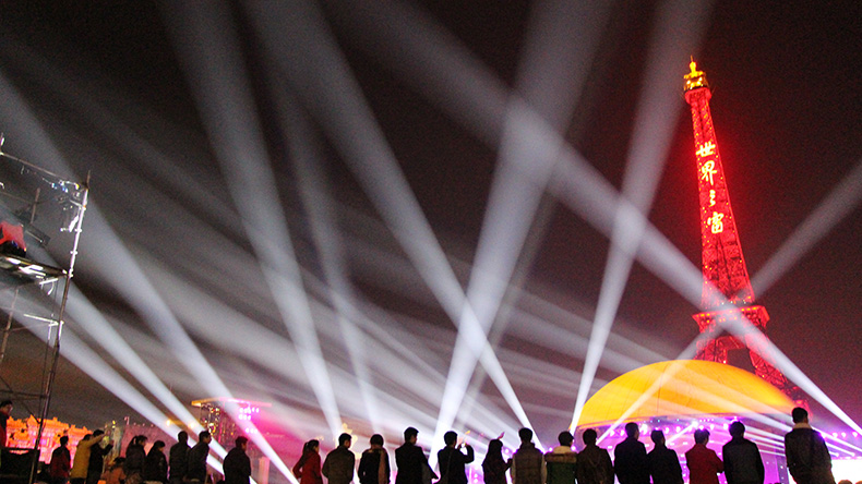 光束燈和搖頭燈的實(shí)際應(yīng)用?效果圖